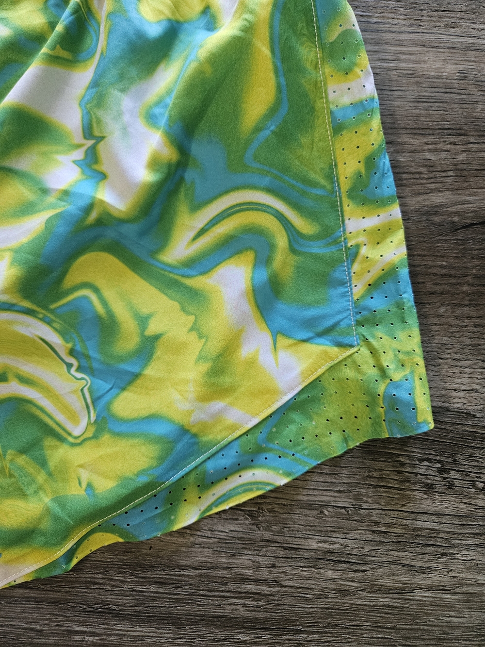 Sprints Women's Avigate Green & White Lava Laps 2.5 Mercy Shorts - Picture 7 of 10